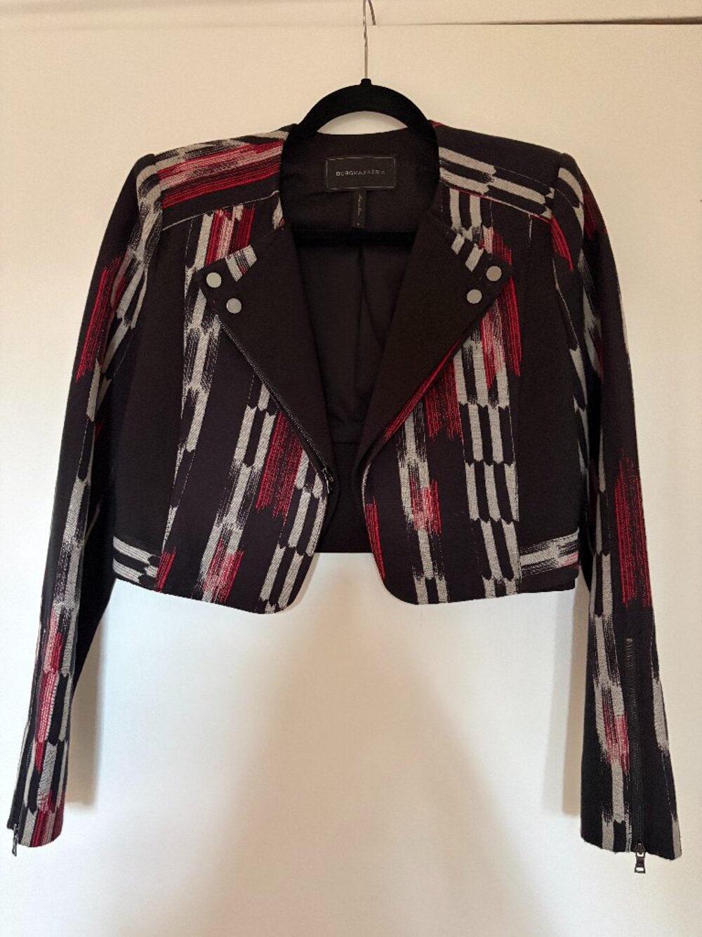 BCBGMaxAzria Black and Red cropped blazer Size Small